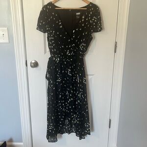 DKNY flutter sleeve V neck dress size 16 NWT